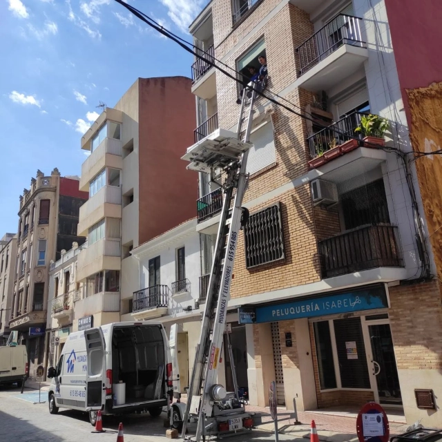 Alquilar Elevador placas de pladur. Envío y recogida gratis