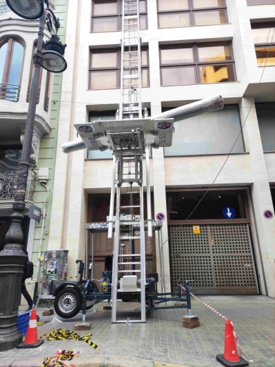 Fotografía de un caso de elevación de materiales en la construcción