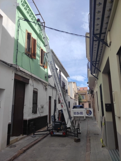 Preparativos para elevación en Carrer de Xenillet, Torrente