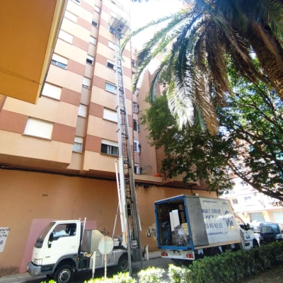 Transporte a sexto piso en condiciones desafiantes