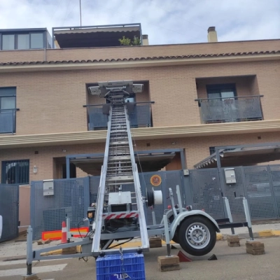 Utilización de plataforma en escalera estrecha